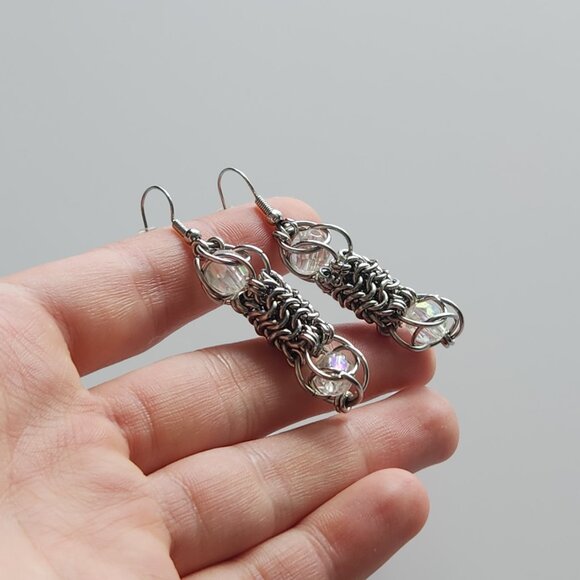 Silver chainmaille earrings with clear beads ✦ mermaid style dangle earrings ✦ - Picture 10 of 10